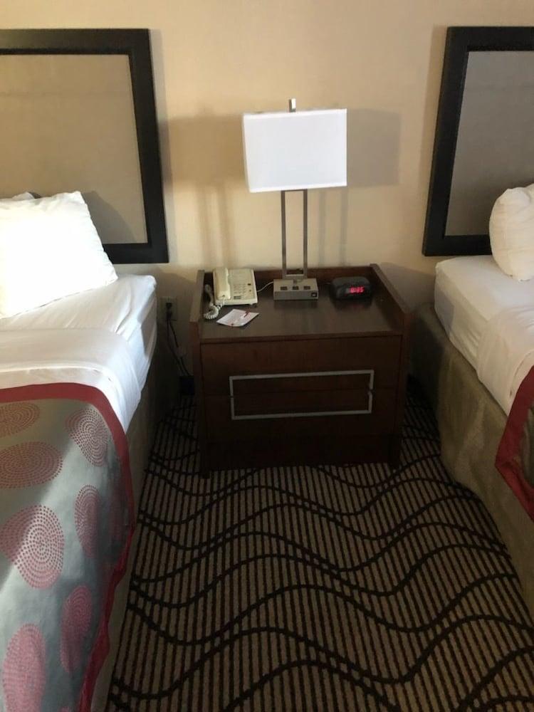 Holiday Inn Indianapolis - Airport Area N By Ihg المظهر الخارجي الصورة